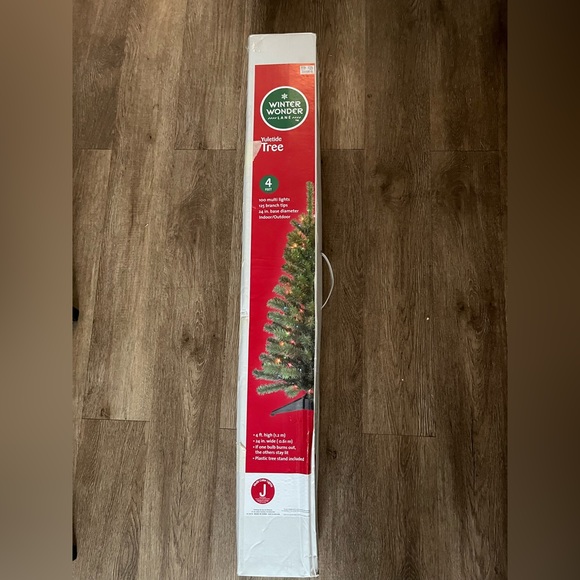 Winter wonder Christmas tree - Picture 1 of 4